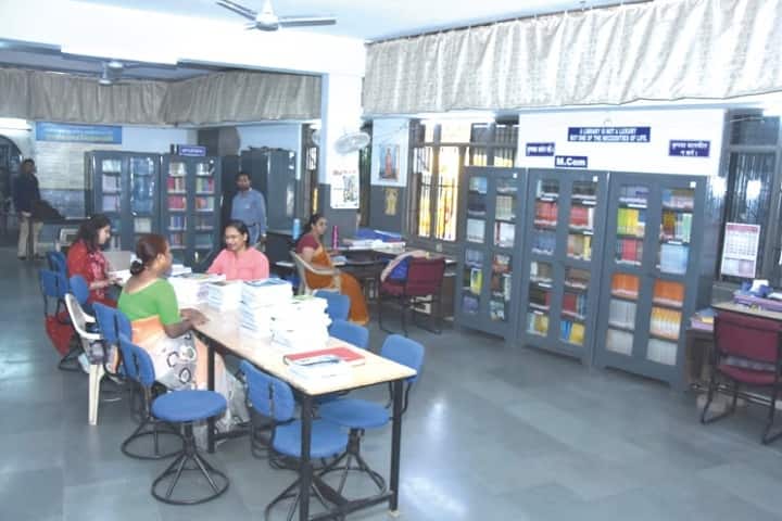 PMB Gujarati Commerce College campus in Indore, Madhya Pradesh, India — photo 4