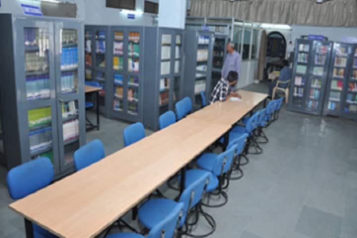 PMB Gujarati Commerce College campus in Indore, Madhya Pradesh, India — photo 5