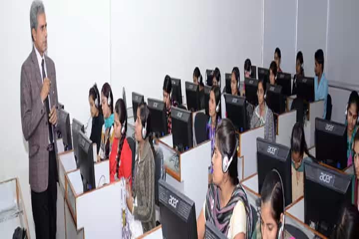 Aggarwal College campus in Faridabad, Haryana, India — photo 6