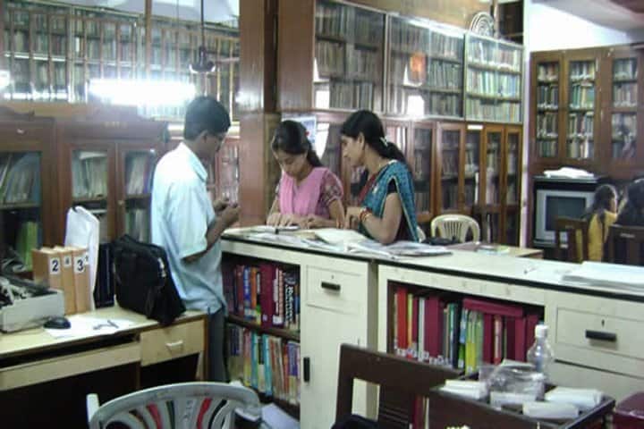 Smt BM Ruia Girls' College campus in Mumbai, Maharashtra, India — photo 1