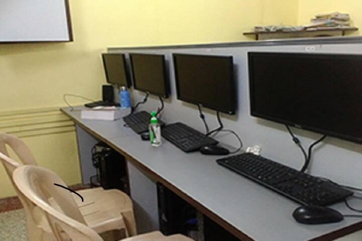 Smt BM Ruia Girls' College campus in Mumbai, Maharashtra, India — photo 3
