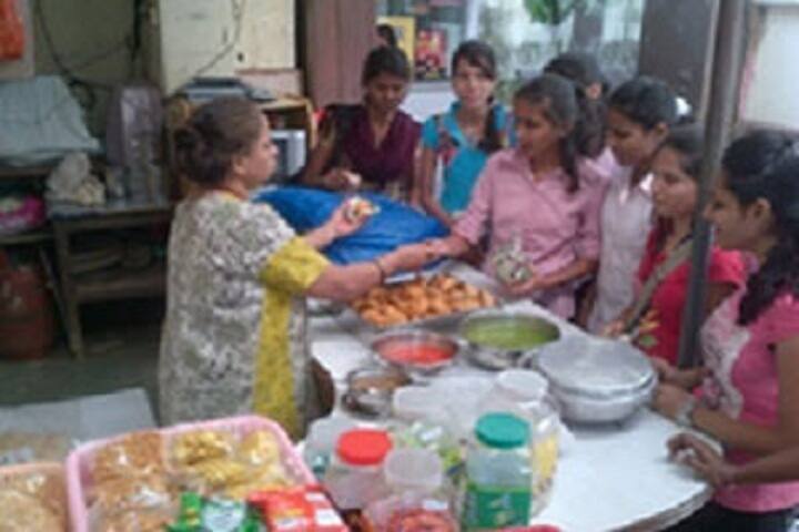 Smt BM Ruia Girls' College campus in Mumbai, Maharashtra, India — photo 5