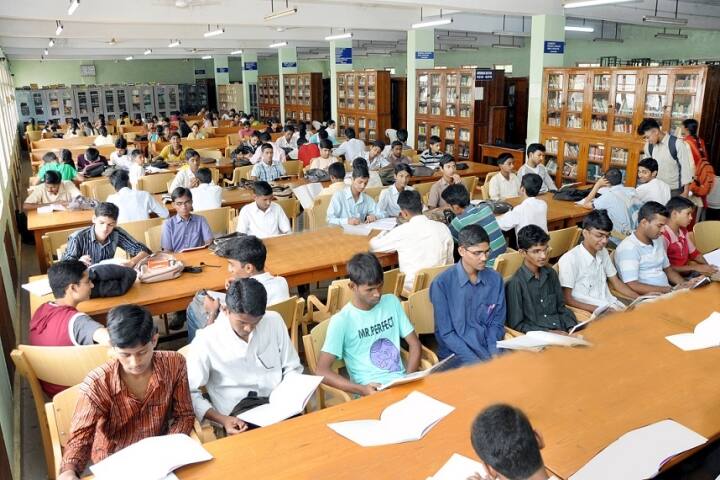 KLE Societys Raja Lakhamagouda Science Institute campus in Belgaum, Karnataka, India — photo 3
