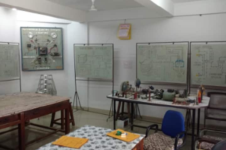 Sir Bhavsinhji Polytechnic Institute campus in Bhavnagar, Gujarat, India — photo 3