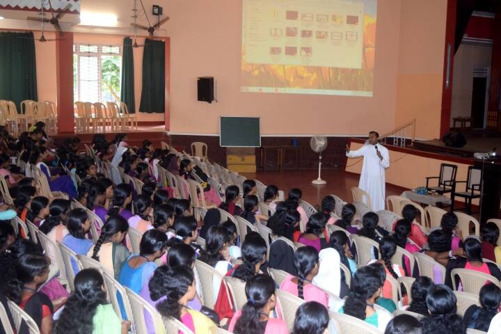 Vimala College campus in Thrissur, Kerala, India — photo 5