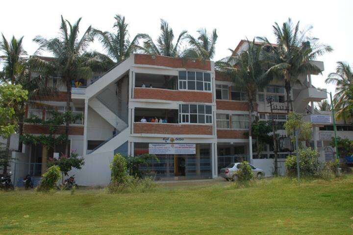 Rukmini Shetty Memorial Sudhakar Shetty BCA College campus in Dharwad, Karnataka, India — photo 1