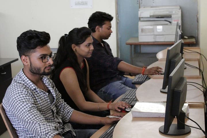 Skyline Institute of Pharmacy campus in Greater Noida, Uttar Pradesh, India — photo 5