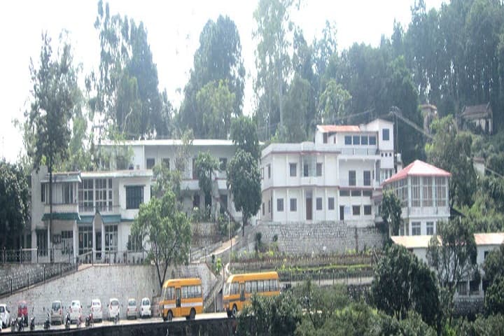 Uttaranchal Ayurvedic College campus in Dehradun, Uttarakhand, India — photo 1