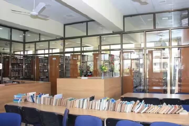 Prahladrai Dalmia Lions College of Commerce and Economics campus in Mumbai, Maharashtra, India — photo 4