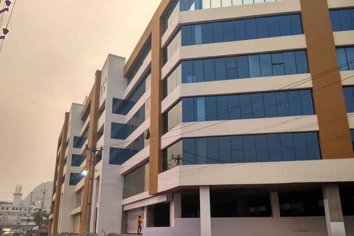 Saveetha Amaravati University campus in Vijayawada, Andhra Pradesh, India — photo 2