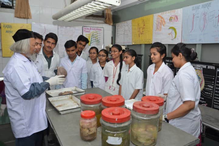 Rajkot Homoeopathic Medical College campus in Rajkot, Gujarat, India — photo 2