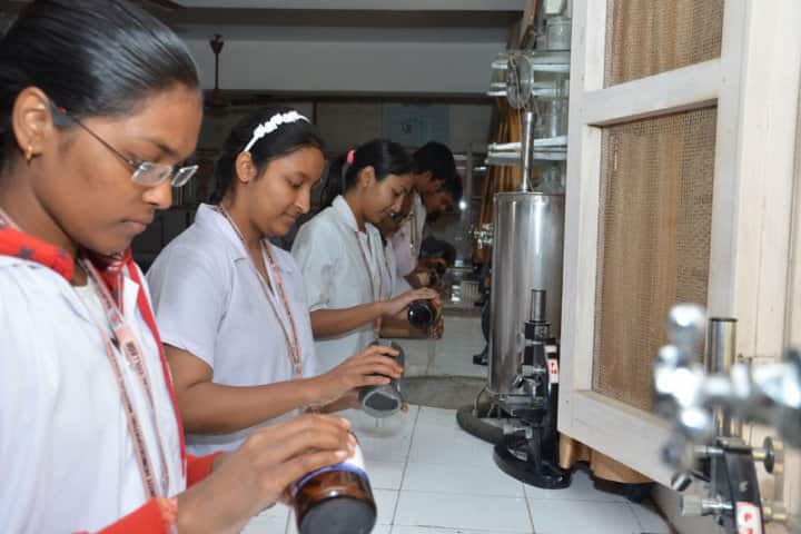 Rajkot Homoeopathic Medical College campus in Rajkot, Gujarat, India — photo 3