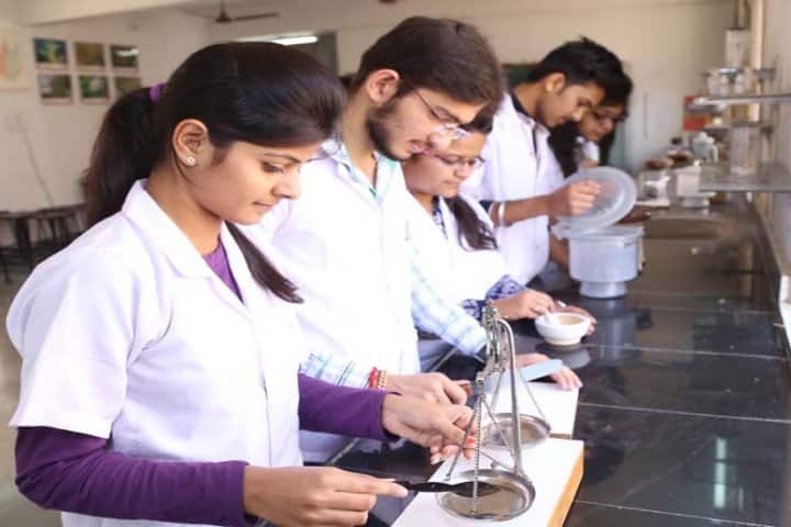 Rajkot Homoeopathic Medical College campus in Rajkot, Gujarat, India — photo 4