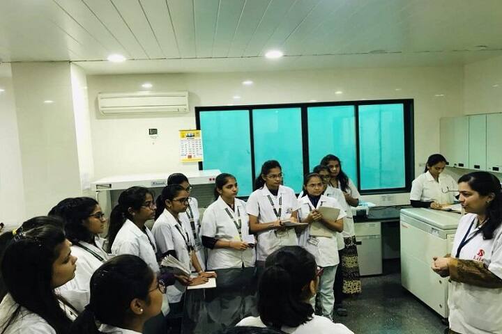 Rajkot Homoeopathic Medical College campus in Rajkot, Gujarat, India — photo 5