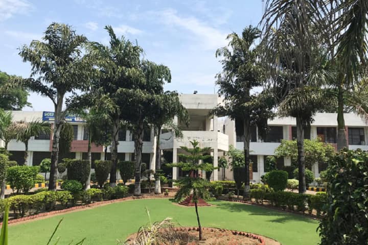 Sacred Heart International College of Education campus in Barnala, Punjab, India — photo 1