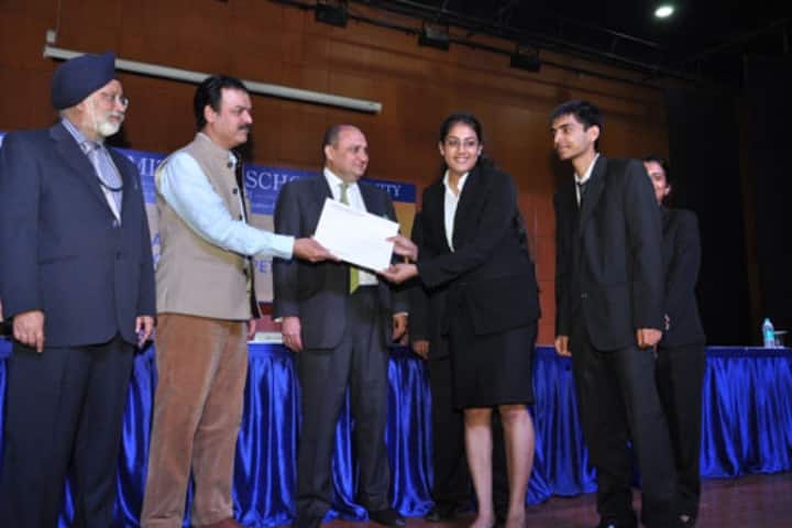 Amity Law School campus in Noida, Uttar Pradesh, India — photo 3