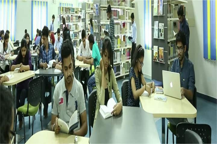 Parul Institute of Commerce campus in Waghodia, Gujarat, India — photo 4
