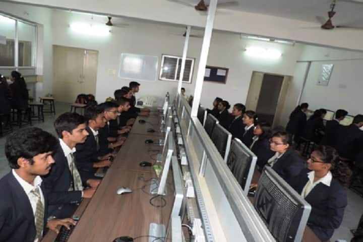 Parul Institute of Commerce campus in Waghodia, Gujarat, India — photo 5