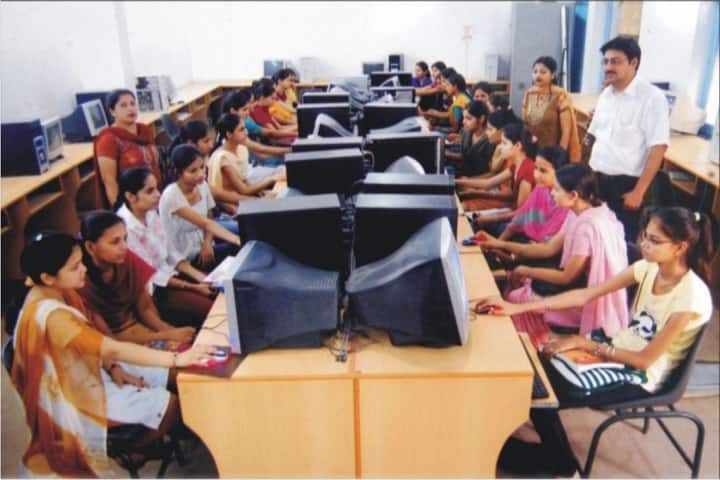 Kabli Mal Ramji Dass Jain College for Women campus in Malerkotla, Punjab, India — photo 1