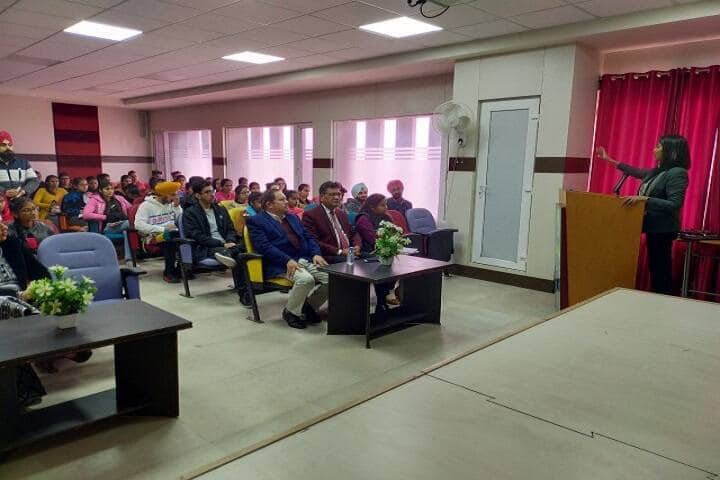 Goswami Ganesh Dutta Sanatan Dharma College campus in Patiala, Punjab, India — photo 3