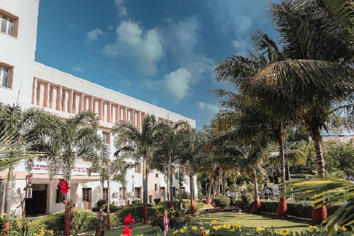 Parul Institute of Applied Sciences campus in Waghodia, Gujarat, India — photo 2