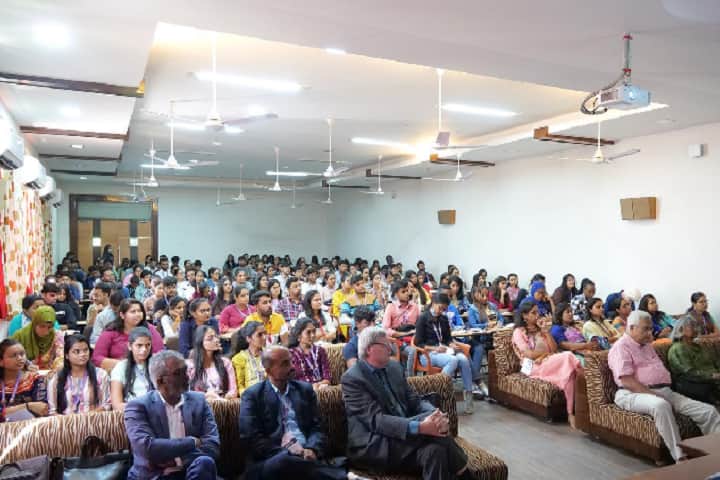 Parul Institute of Applied Sciences campus in Waghodia, Gujarat, India — photo 4