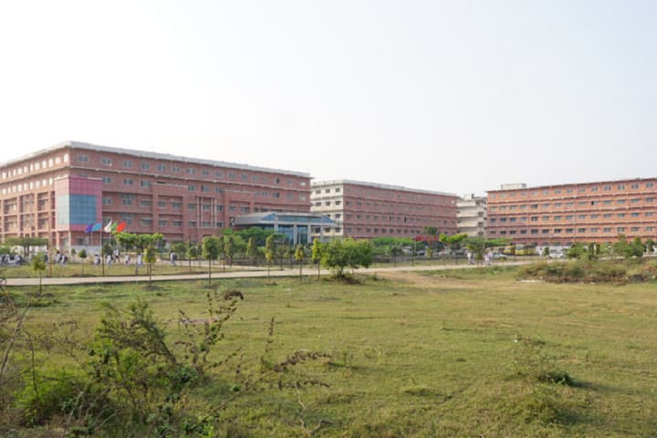 Bharti Vishwavidyalaya campus in Durg, Chhattisgarh, India — photo 1