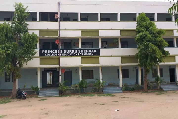 Princess Durru Shehvar B Ed College for Women campus in Hyderabad, Telangana, India — photo 1