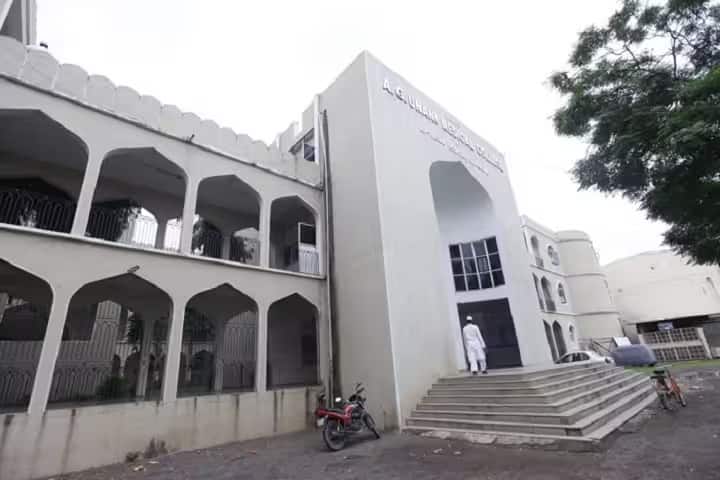 Ahmad Garib Unani Medical College and As Salam Hospital, Nandurbar campus in Akkalkuva, Maharashtra, India