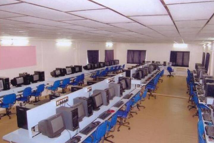 Dwarampudi Lakshmana Reddy College campus in East Godavari, Andhra Pradesh, India — photo 3