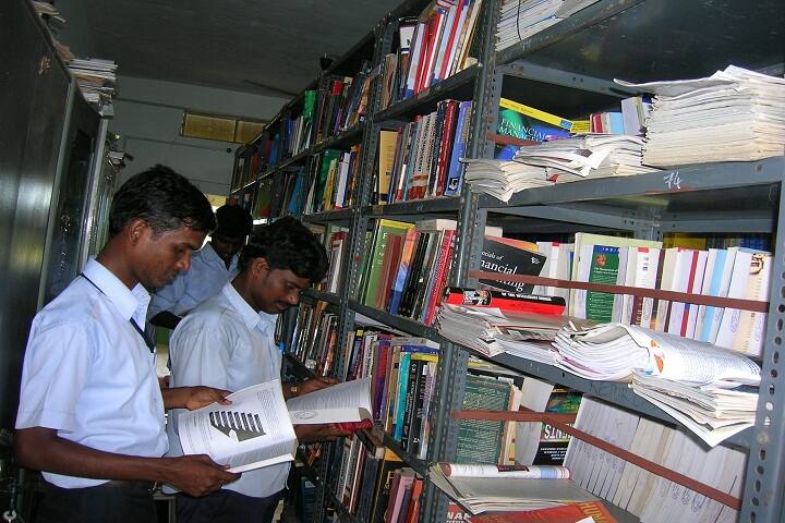 Dwarampudi Lakshmana Reddy College campus in East Godavari, Andhra Pradesh, India — photo 5