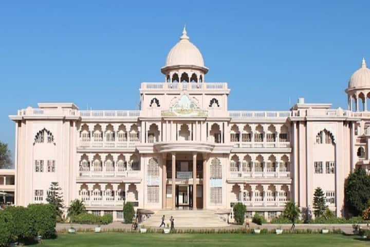 Shree Dharmjivandasji Swami B Ed College campus in Amreli, Gujarat, India — photo 1