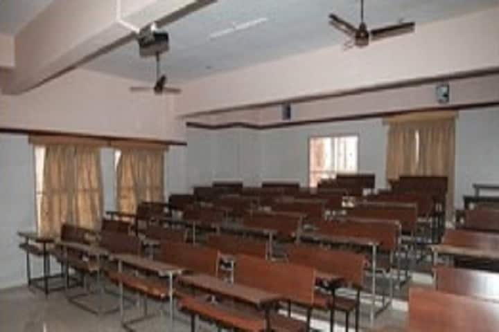 Shree Dharmjivandasji Swami B Ed College campus in Amreli, Gujarat, India — photo 2