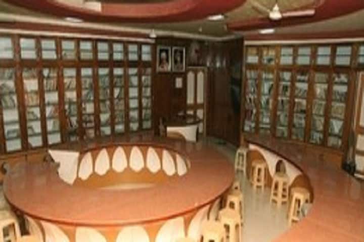 Shree Dharmjivandasji Swami B Ed College campus in Amreli, Gujarat, India — photo 4