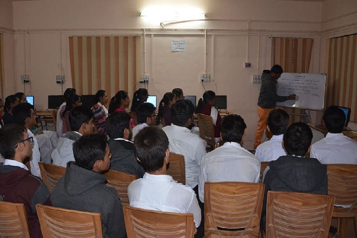 Shree Ghantakarana Mahavir Physiotherapy College campus in Godhra, Gujarat, India — photo 6