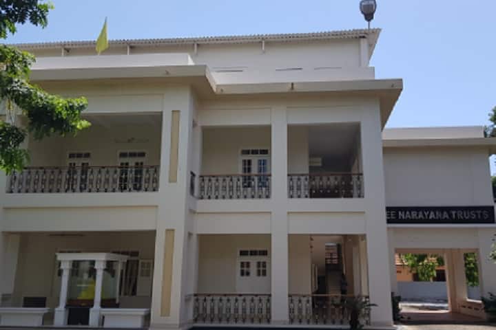 Sree Narayana Guru College of Advanced Studies campus in Nattika, Kerala, India — photo 3