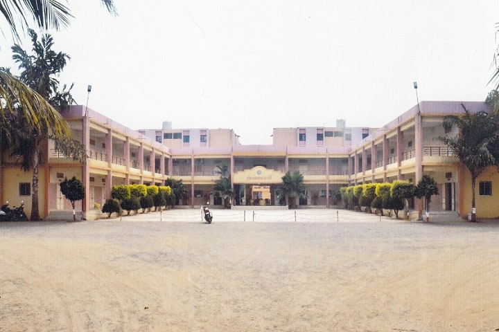 Navyug College of Education campus in Junagadh, Gujarat, India — photo 1