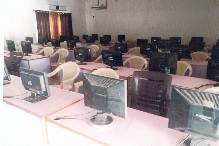 Navyug College of Education campus in Junagadh, Gujarat, India — photo 2