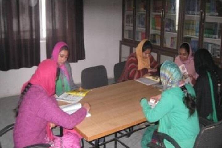 Sri Guru Ramdass Pharmacy College campus in Amritsar, Punjab, India — photo 4