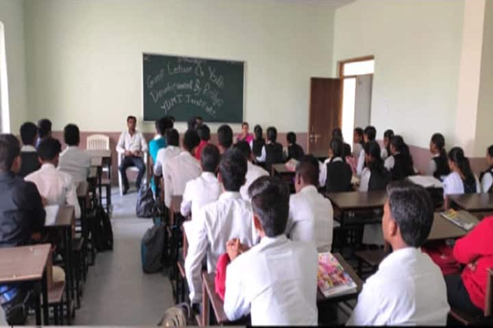SR Institute of Diploma in Pharmacy campus in Latur, Maharashtra, India — photo 3