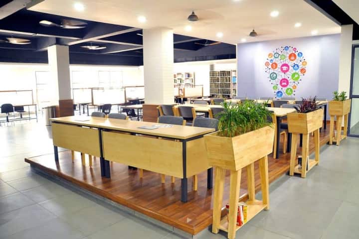 SLM MRIIRS campus in Faridabad, Haryana, India — photo 4