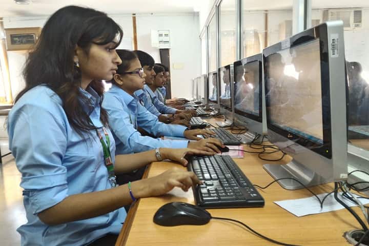 Parul Institute of Management and Research campus in Waghodia, Gujarat, India — photo 3