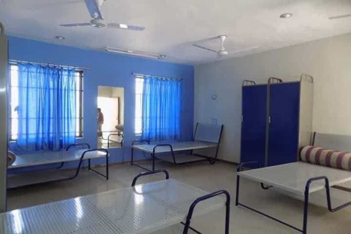UKA Tarsadia University campus in Bardoli, Gujarat, India — photo 4