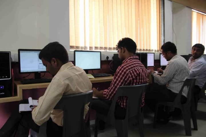 UKA Tarsadia University campus in Bardoli, Gujarat, India — photo 6