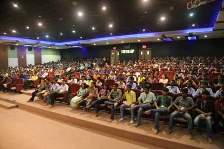 Parul Institute of Nursing campus in Waghodia, Gujarat, India — photo 2