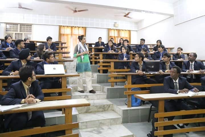 Parul Institute of Pharmacy campus in Limda, Gujarat, India — photo 2