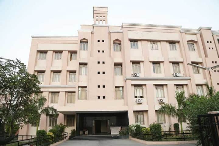 Parul Institute of Social Work campus in Waghodia, Gujarat, India — photo 1
