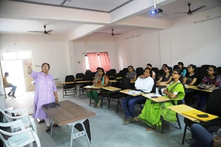 Parul Institute of Fine Arts campus in Waghodia, Gujarat, India — photo 2