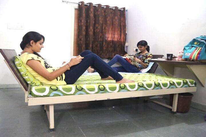 Parul Institute of Fine Arts campus in Waghodia, Gujarat, India — photo 4