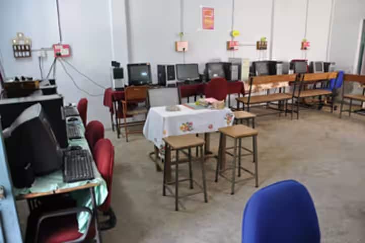 Shree Padmavathi Mahila Hindu College of Education campus in Machilipatnam, Andhra Pradesh, India — photo 3